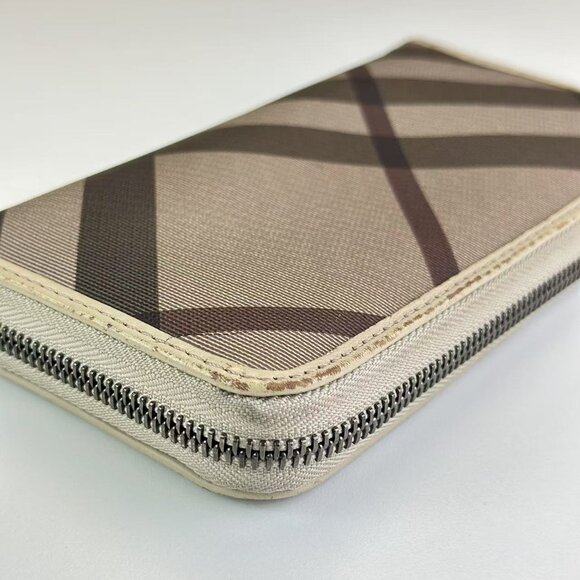 Burberry Signature Logo Wallet - Picture 3 of 7